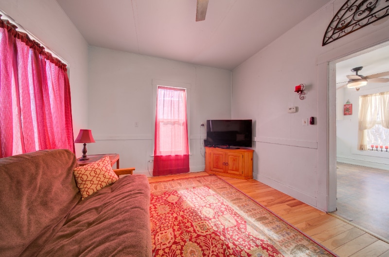 Building Photo - 318 First Ave E