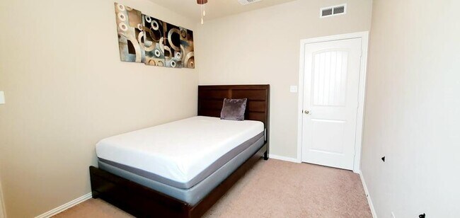 Building Photo - 505 Pebblestone Walk Dr