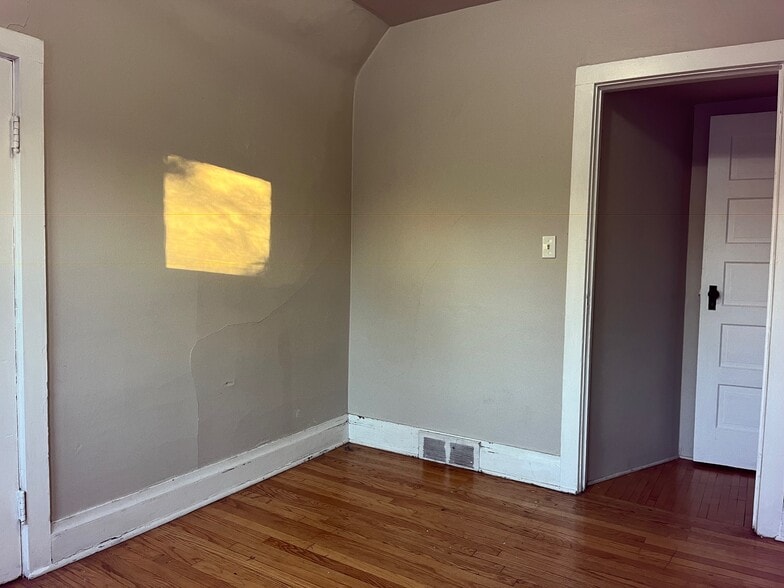 Building Photo - 3260A N Newhall St