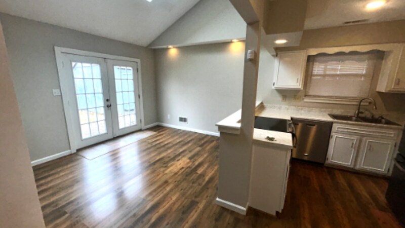 Building Photo - 7103 Lydgate Dr