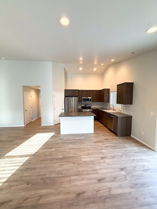 Building Photo - 1367 Silver Vly St