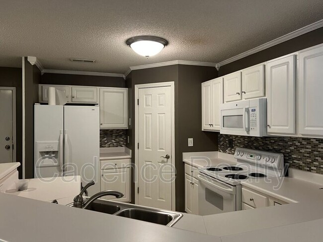 Building Photo - 5002 Hunters Trail
