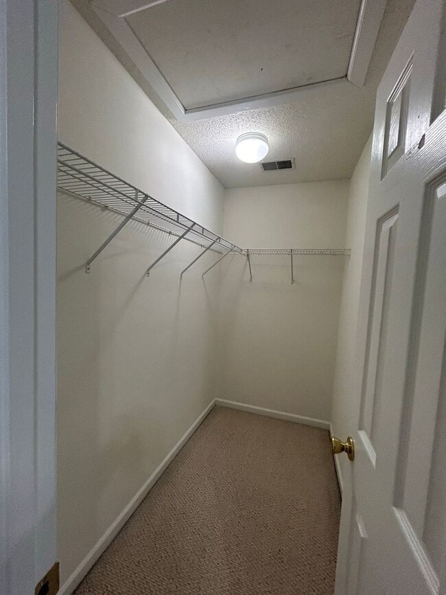 Building Photo - Oak Bluff Townhome