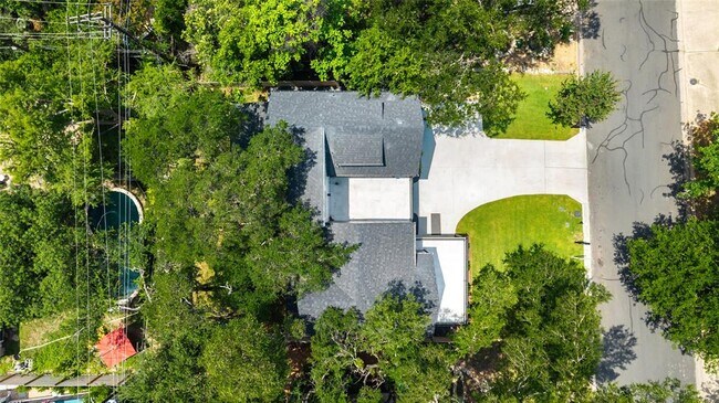 Building Photo - 2309 La Casa Dr