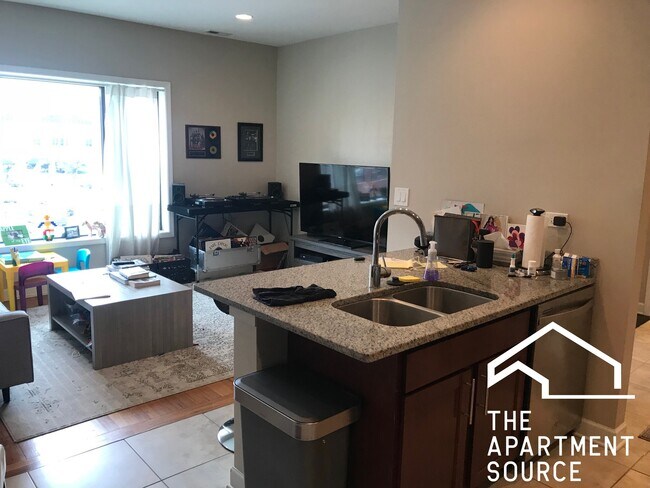 Building Photo - 1811 N Clybourn Ave