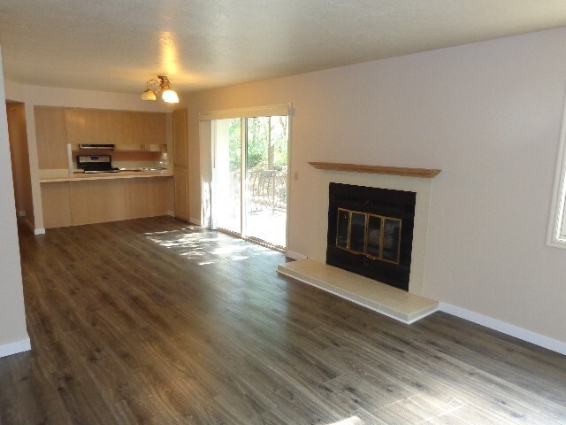 Building Photo - 954 Schneitter Cir