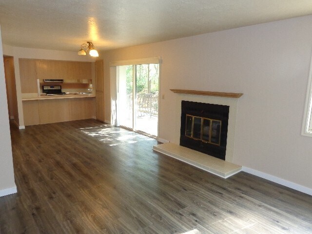 Building Photo - 954 Schneitter Cir