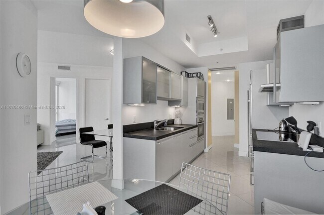 Building Photo - 18201 Collins Ave