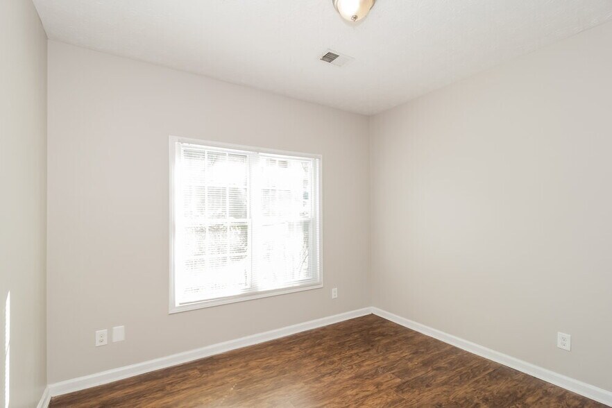 Building Photo - 2526 Riverwood Spg