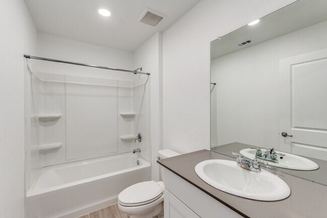 Building Photo - 4-BEDROOM HOME IN MISSION DEL LAGO