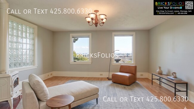 Building Photo - 2024 Taylor Ave N