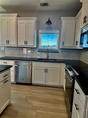 Building Photo - 142 County Rd