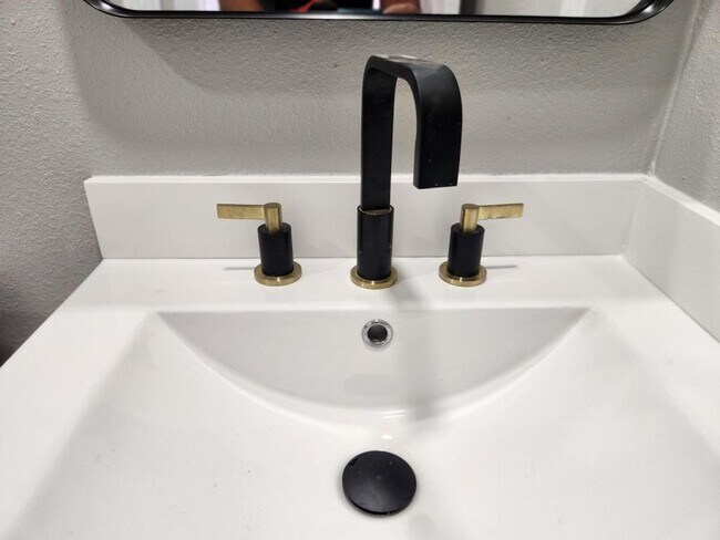 Building Photo - 2422 23rd St S