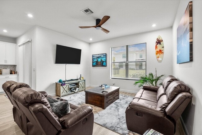 Building Photo - 14042 SW Thorens Dr