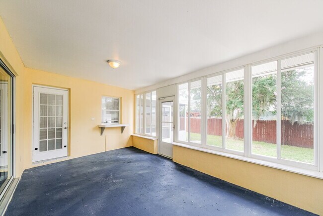 Building Photo - 9132 Hawkins Ct
