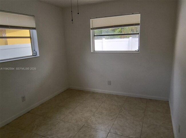 Building Photo - 4900 SW 28th Terrace