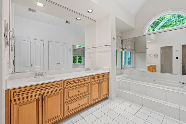 Building Photo - 7926 Long Ridge Ct