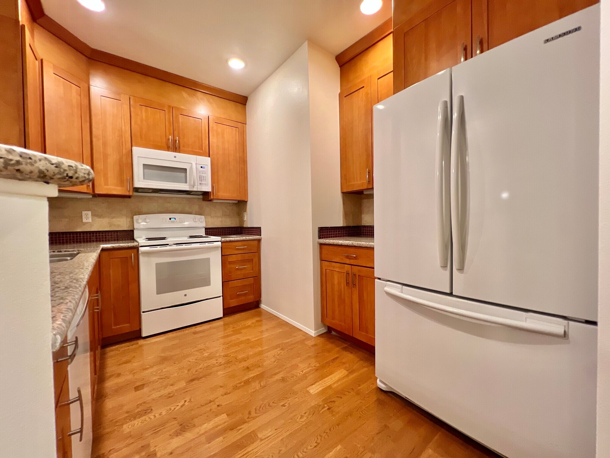 Building Photo - 12712 Admiralty Way