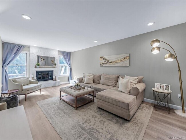 Building Photo - 54 Hidden Ridge Dr