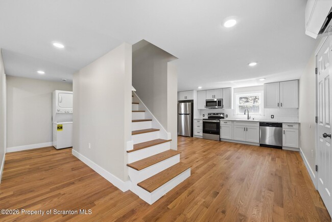 Building Photo - 305 Parsonage St