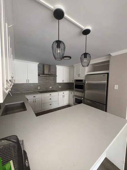 Building Photo - 110 E Delaware Plz