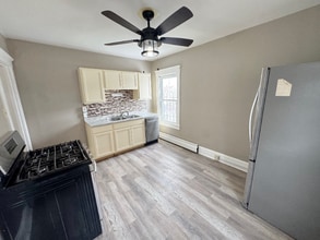 Building Photo - 3336 W 41st St