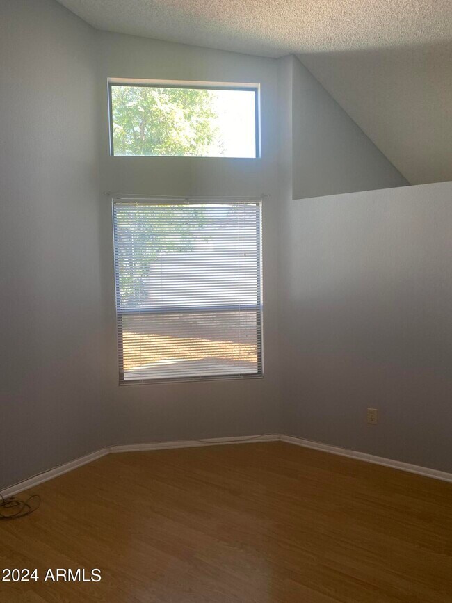 Building Photo - 510 W Fellars Dr