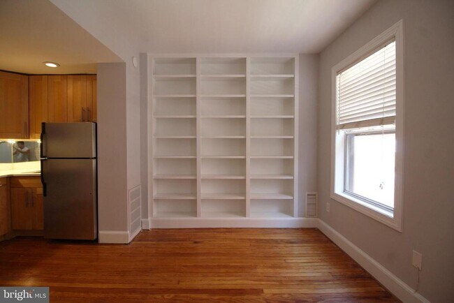 Building Photo - 1809 Riggs Pl NW