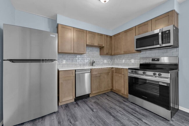 Building Photo - 880 N Meadows Ct