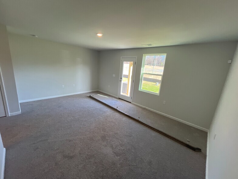 Building Photo - Room in Townhome on Chert Ln