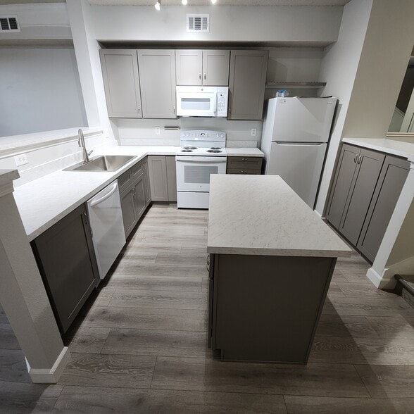 Building Photo - 1935 Piper St