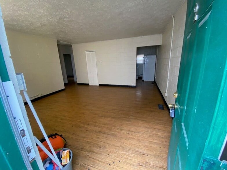 Building Photo - Spacious 2BR Apartment on Westside