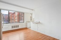 Building Photo - Charming & Bright Studio at River Place North
