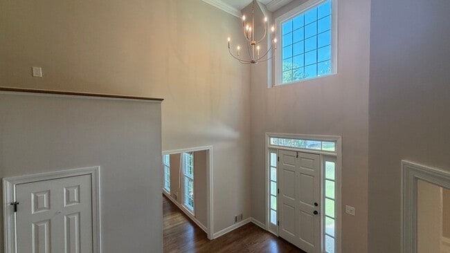 Building Photo - 10575 Aviary Dr