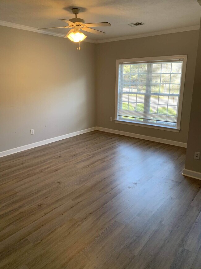 Building Photo - Beautiful Townhome in the Heart of Aiken!