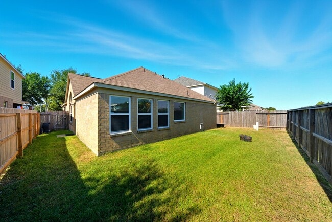 Building Photo - 14730 Fir Knoll Way