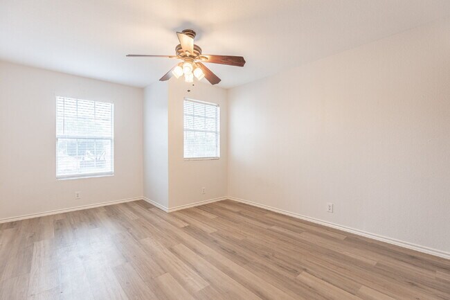 Building Photo - 228 Sophia Cir