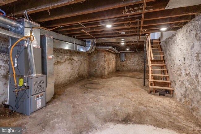 Building Photo - 2516 Master St