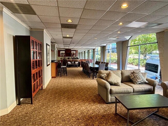 Building Photo - 2479 Peachtree Rd NE