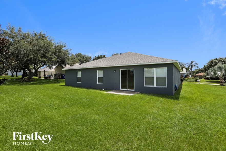 Building Photo - 1739 Crowned Ave