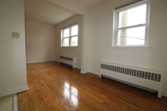 Building Photo - 33 Burnside Ave