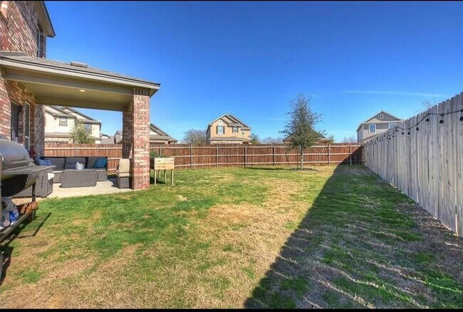 Building Photo - 2950 E Old Settlers Blvd