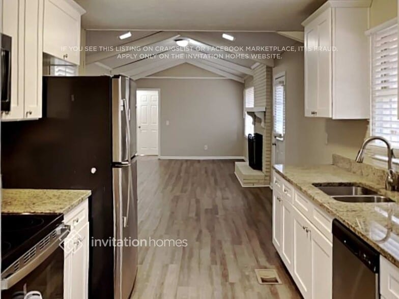 Building Photo - 395 N Hickory Ln