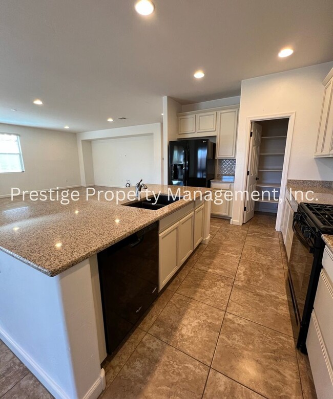 Building Photo - Dont Miss This Spacious Northwest home!!!
