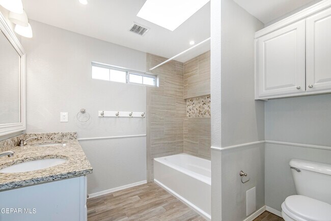 Building Photo - 918 Bellacumbre Dr