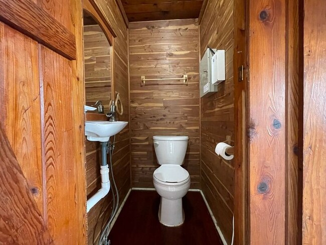 Building Photo - 1918 E Main St