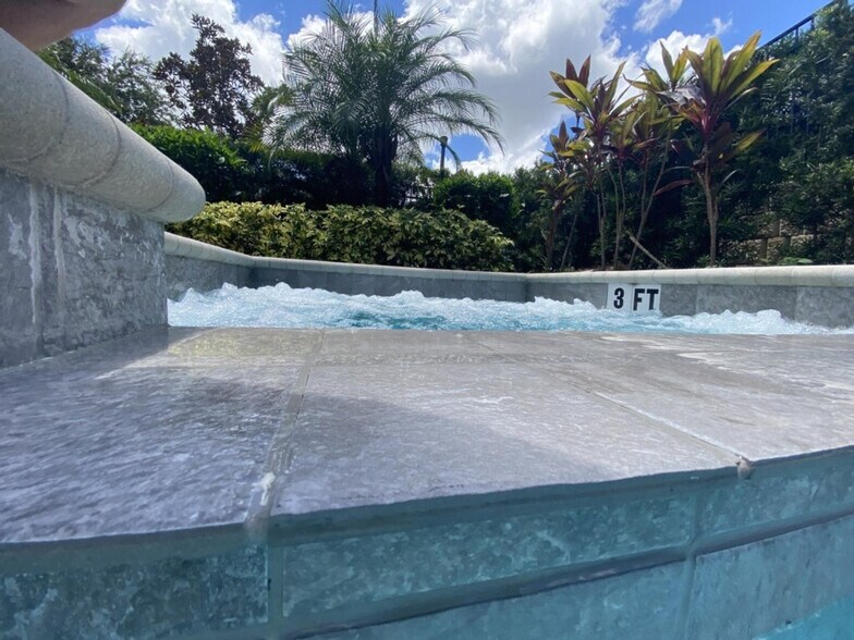 Building Photo - 350 Lasso Dr