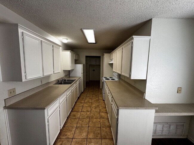 Building Photo - Beautiful Home Located In Shadow Hills & Frenship School District!