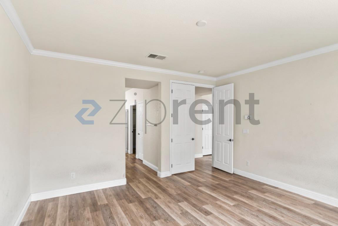 Building Photo - Unit