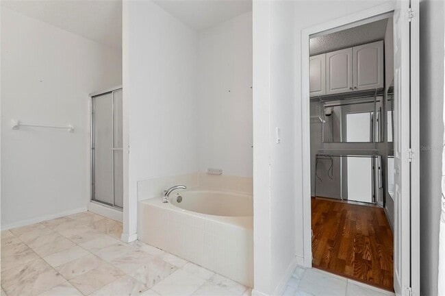 Building Photo - 42 Raintree Pl